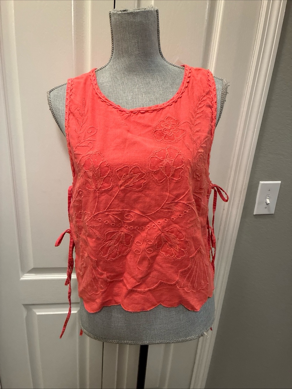 Free people ladies tie sides top - Picture 2 of 6